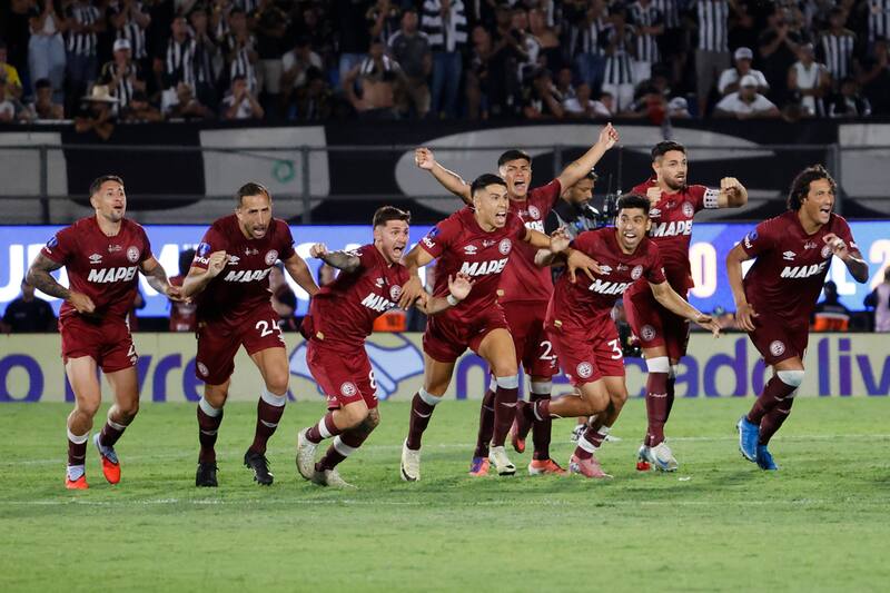Los argentinos se consagraron campeones de la Copa Sudamericana al derrotar a América Mineiro. Foto: EFE.