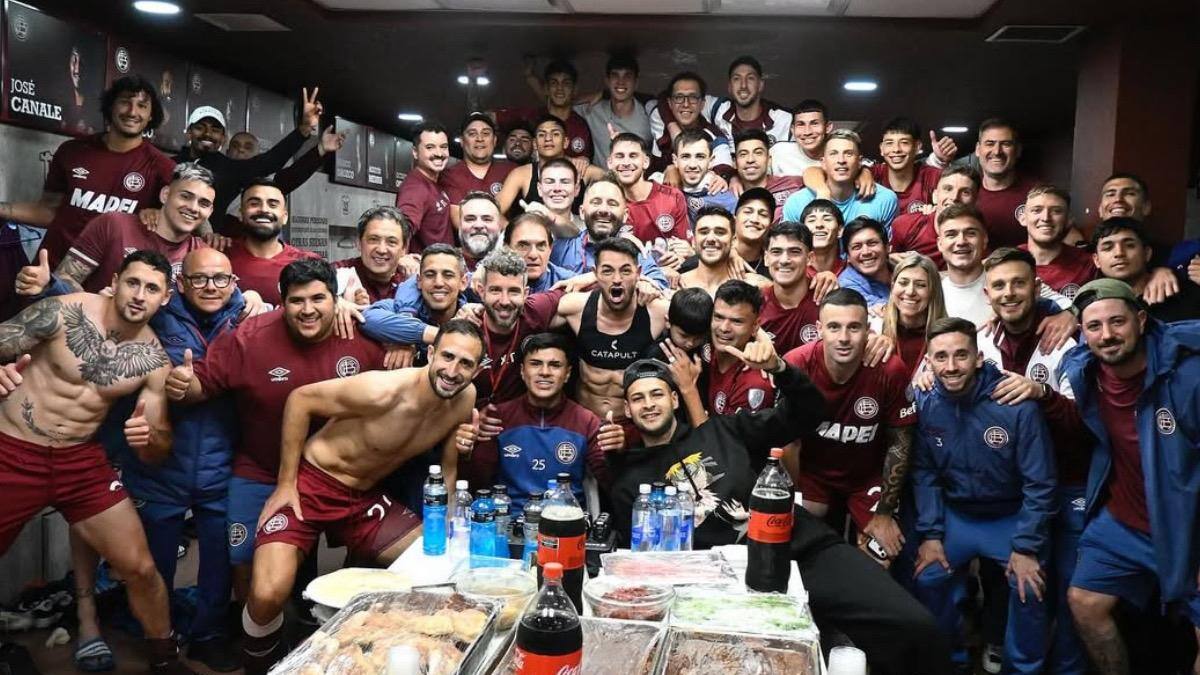 Lanús se sigue burlando de la U y sus hinchas: “Manden fotos de búhos”