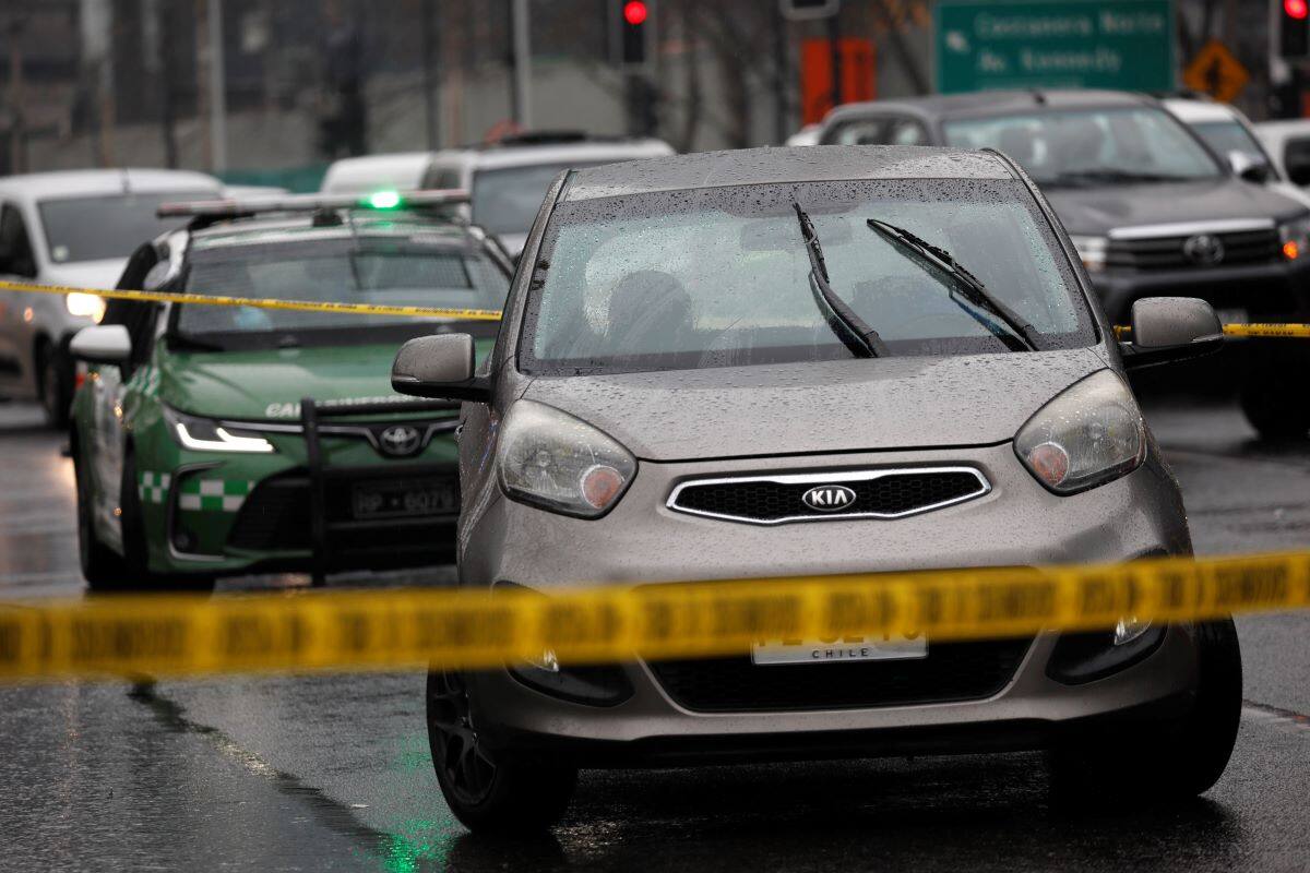El sujeto habría fallecido tras sufrir un paro cardiaco dentro del auto.