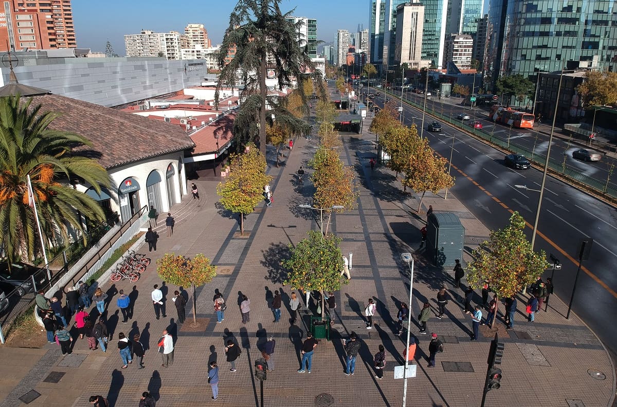 Las Condes sale de cuarentena y cursa la primera multa por no usar mascarilla