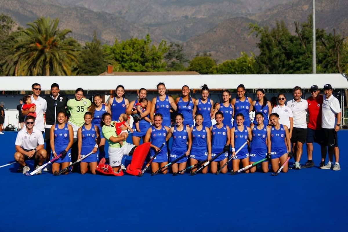 El equipo chileno tiene entre ceja y ceja el objetivo de avanzar a los cuartos de final del Mundial Juvenil Femenino de hockey césped. Foto: Chile Hockey.