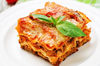 Receta de lasaña boloñesa en freidora de aire: disfruta de este clásico italiano en menos tiempo