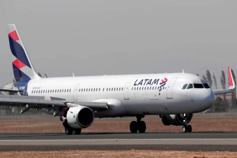 El vuelo, con escala en Auckland, debió detenerse en esa ciudad para atender a los heridos.