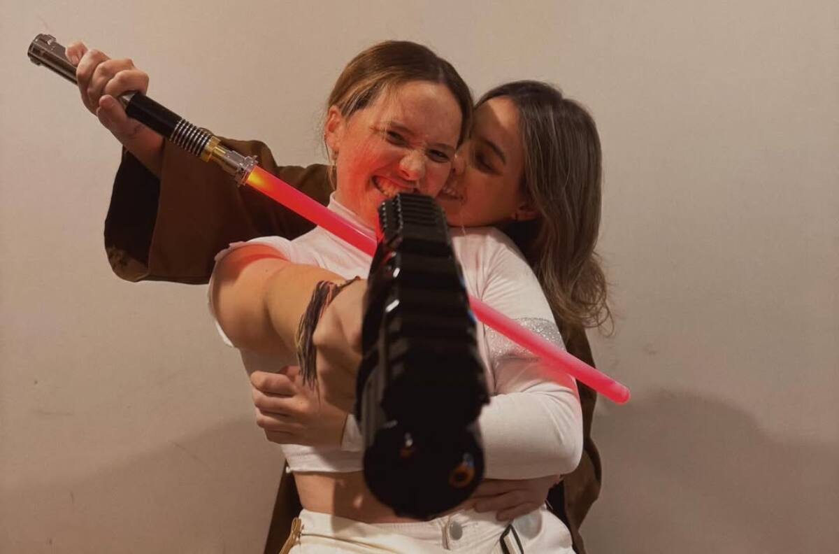 Laura de la Fuente celebra 3 meses junto a su polola con romántica cita