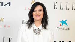 Mon Laferte y Christian Nodal se unen en emotivo homenaje a Laura Pausini en los Grammy Latinos