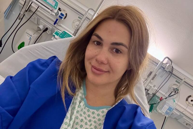 tuvo que ser hospitalizada.