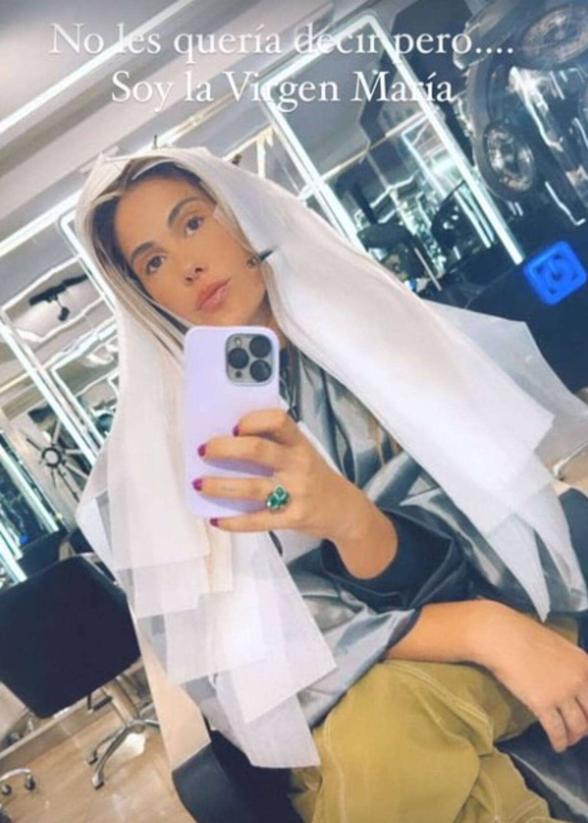 Laura Prieto se somete a cambio de look. Créditos: Instagram