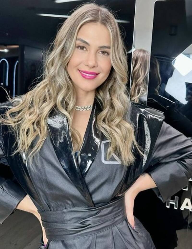 Laura Prieto se aclaró el pelo. Créditos: Instagram