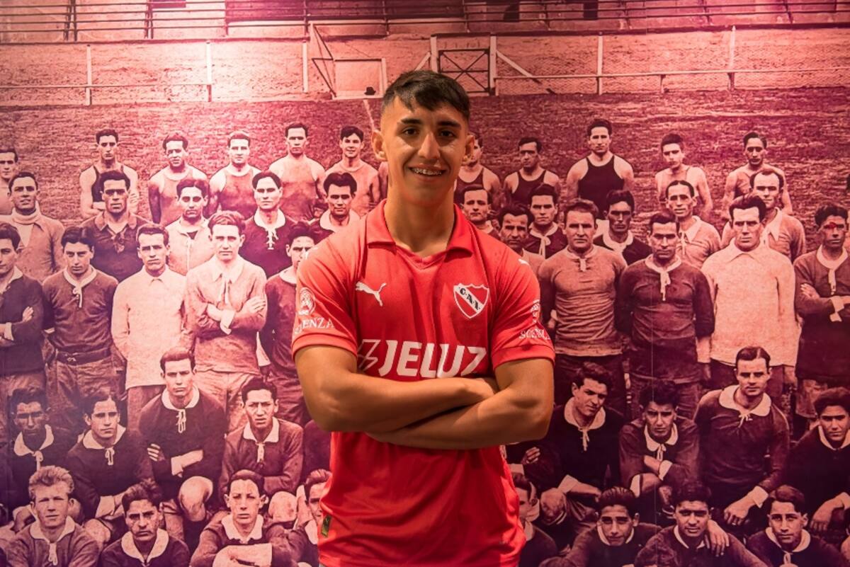 El volante argentino-chileno sería convocado a La Roja. Foto: @Independiente