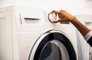 Con solo UN INGREDIENTE podrás eliminar toda la mugre que tiene tu lavadora por dentro