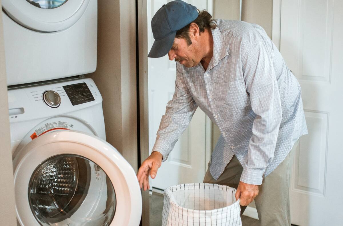 Cambia tu suavizante por este económico secreto casero y consigue ropa esponjosa como el algodón