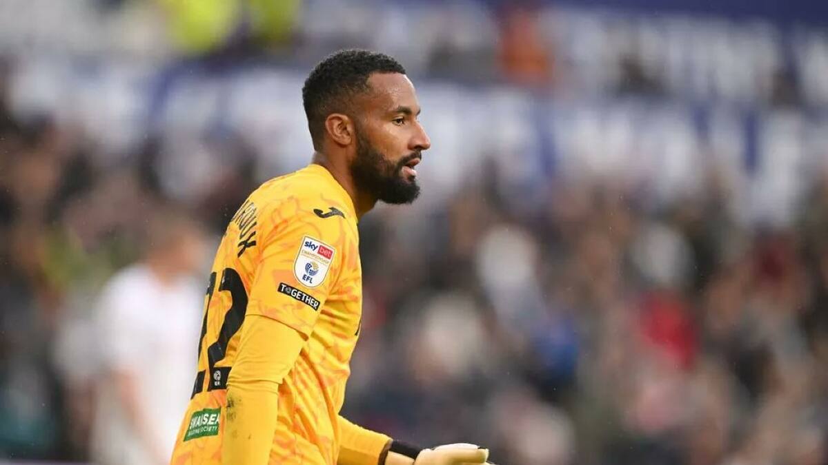 VIDEO | Lawrence Vigouroux vuelve a salvar al Swansea con estas grandes tapadas: una fue desde la línea