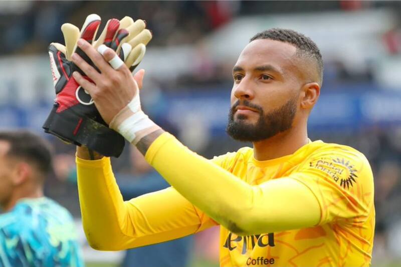 es una de las figuras del Swansea City en el EFL Championship. Foto: X Lawrence Vigouroux.