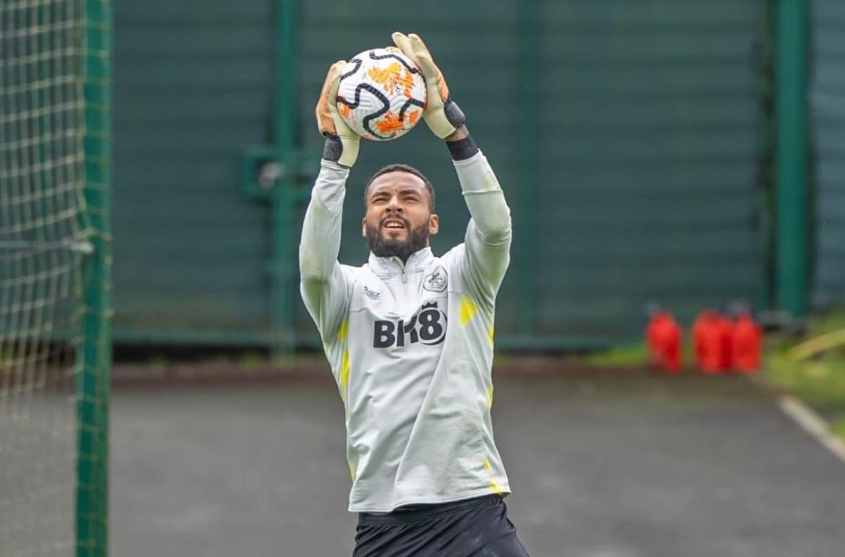 Competencia para el chileno: Burnley busca arquero del City para pelear el puesto con Lawrence Vigouroux