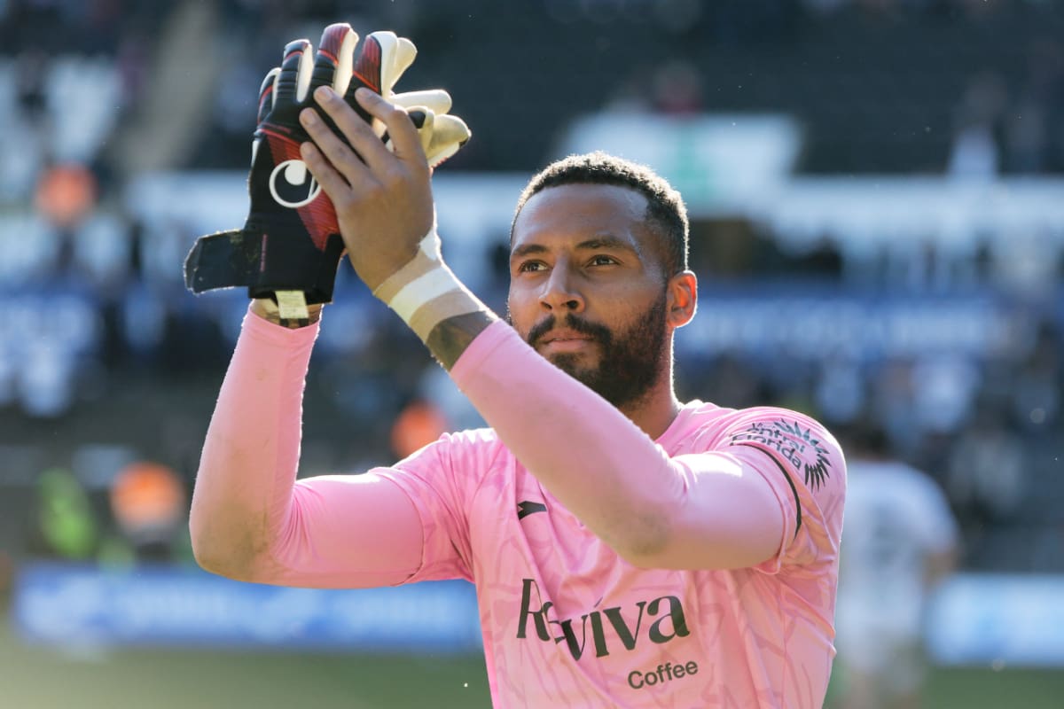 quiere sumar sus primeros minutos con la Selección Chilena. (Foto: @SwansOfficial)