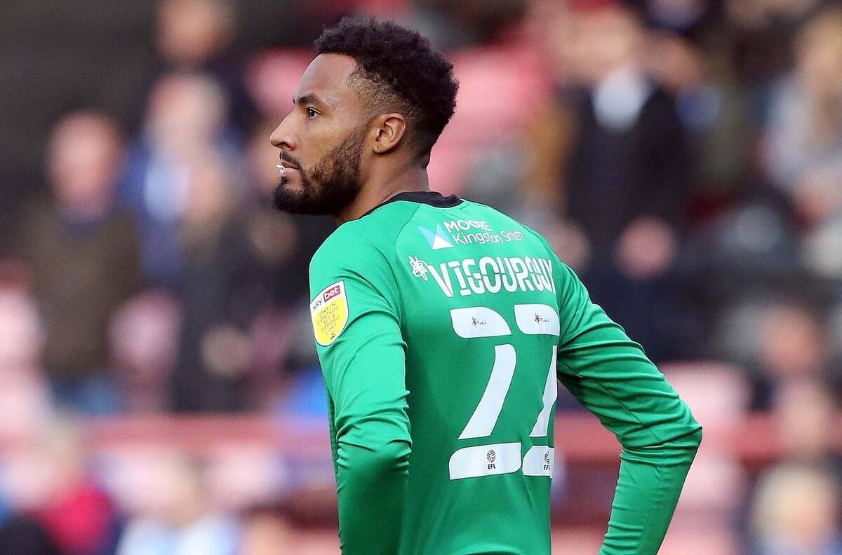 VIDEO | La última es notable: tremendas atajadas de Lawrence Vigouroux en derrota del Swansea