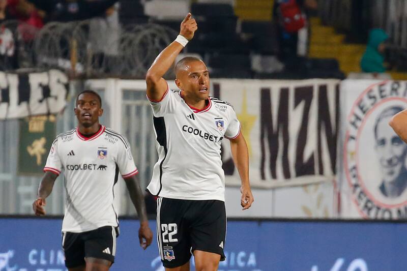 El delantero de Colo Colo llegó hasta el Estadio Monumental a alentar a sus compañeros. (Foto: Agencia Aton)