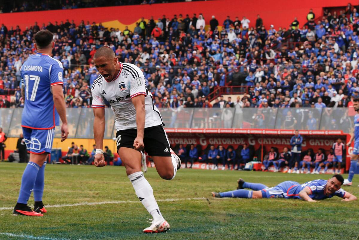 El delantero celebrando su gol a la U. Foto: Agencia Aton.