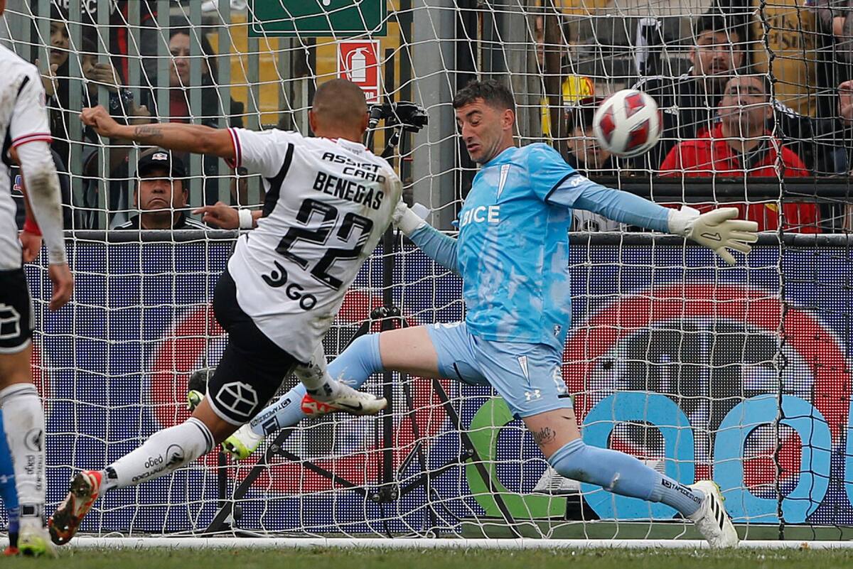 El delantero marcando el gol ante la UC en 2023. Foto: Agencia Aton.