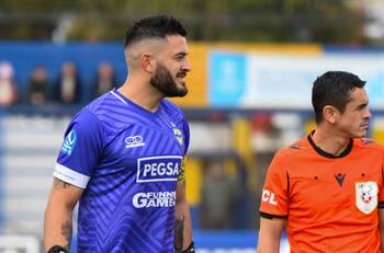 “Si estoy mintiendo…”: exarquero de la U que juega en Segunda realiza la crítica más descarnada al arbitraje