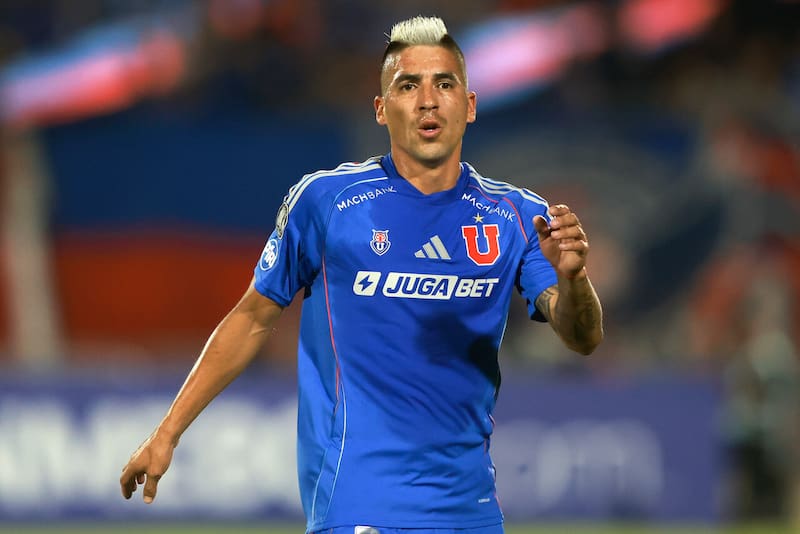 El delantero sería titular este martes Foto: Photosport.