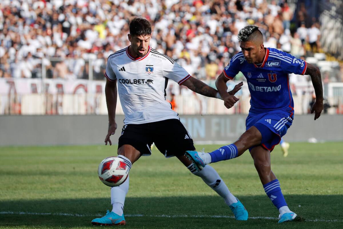 Leandro Fernández enfrentando a Colo Colo. Foto: Aton
