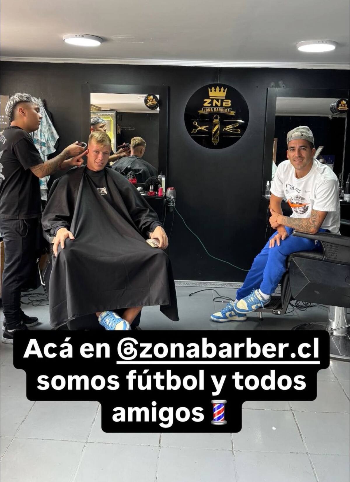 Recibió en su barbería a Vicente Bernedo.