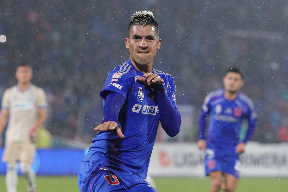 Le lanzó una promesa al hincha de la U. Foto: Aton.