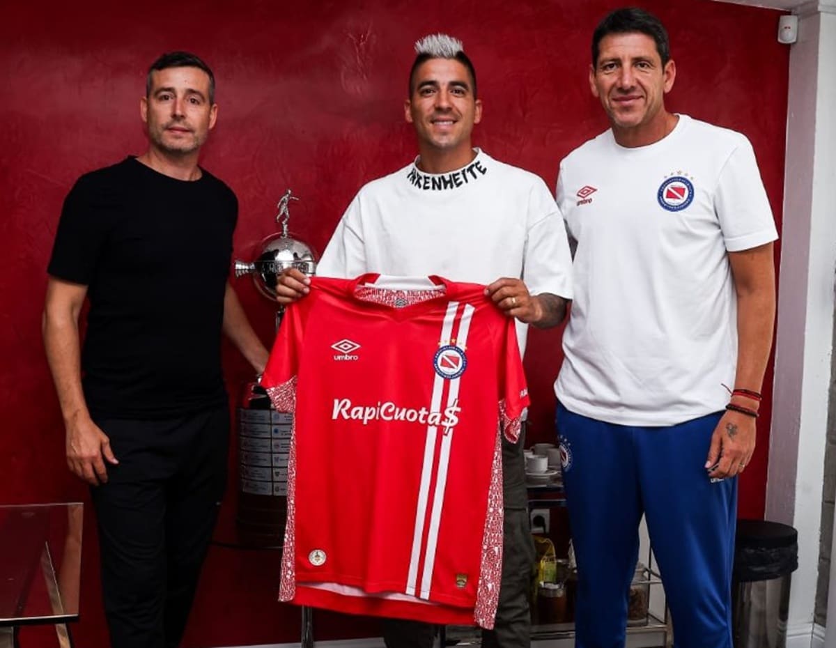 Duró poco en Argentinos Juniors. Foto: @AAAJoficial