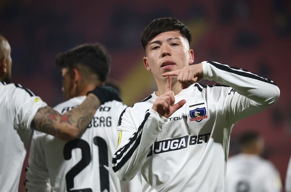 Sin cláusula y una importante mejora salarial: detalles de la renovación de Leandro Hernández en Colo-Colo