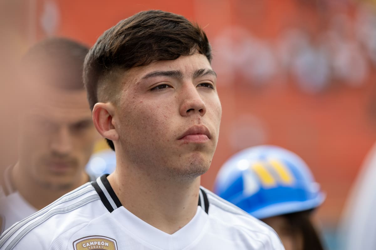 El juvenil volvió a sumar minutos en Colo Colo con la llegada de Fernando Ortiz. Foto: Felipe Escobedo