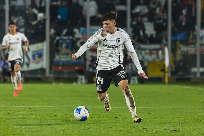 aparece como estelar en una formación de Colo Colo que estará plagada de juveniles. Foto: Felipe Escobedo