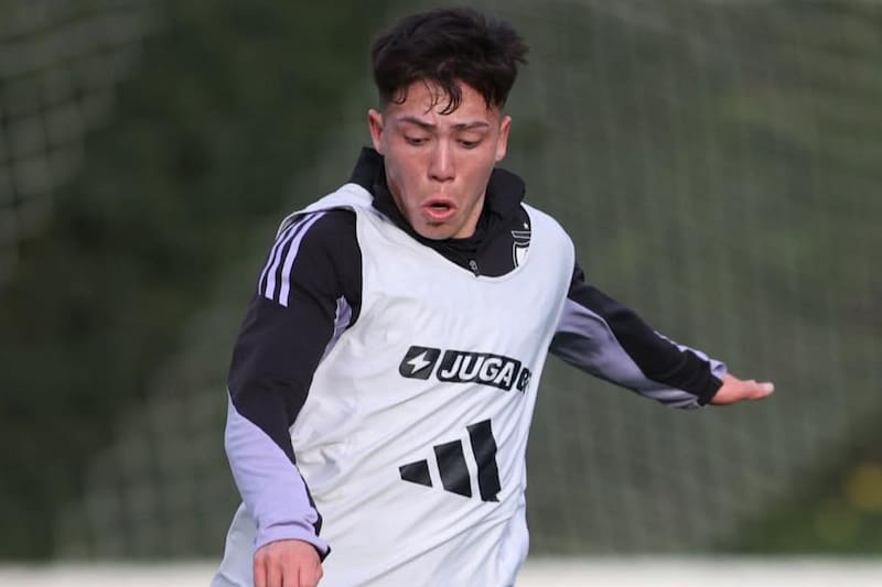 El delantero bajó a jugar con la categoría Sub-20 de Colo Colo.
