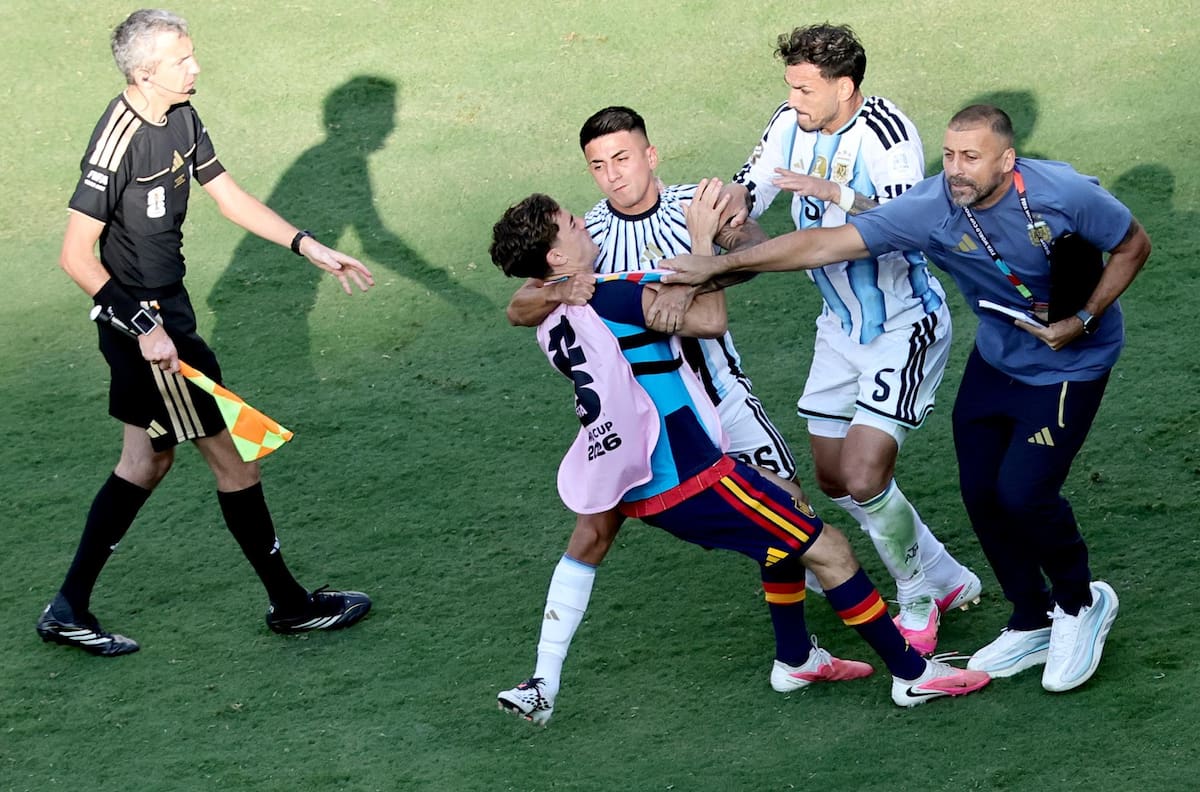 La inmediata sanción que recibió Leandro Paredes tras pelear con jugadores españoles