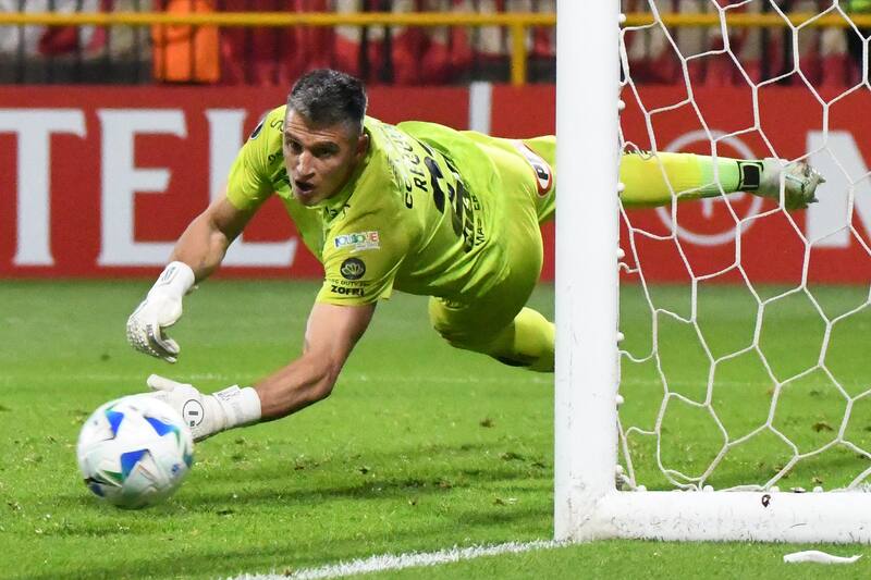 El guardameta de Iquique fue figura al contener dos penales en la tanda contra Independiente Santa Fe. Foto: Photosport.