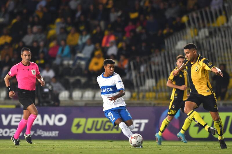 Leenhan Romero en el duelo de la UC ante Coquimbo Unido por la Copa de Verano.