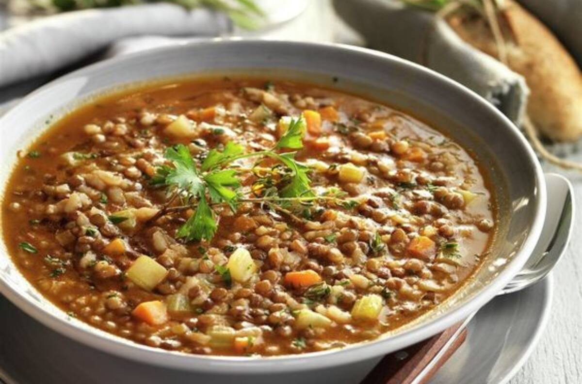 ¿Pensando en qué cocinar? Esta exquisita receta de lentejas chilenas podría ayudarte