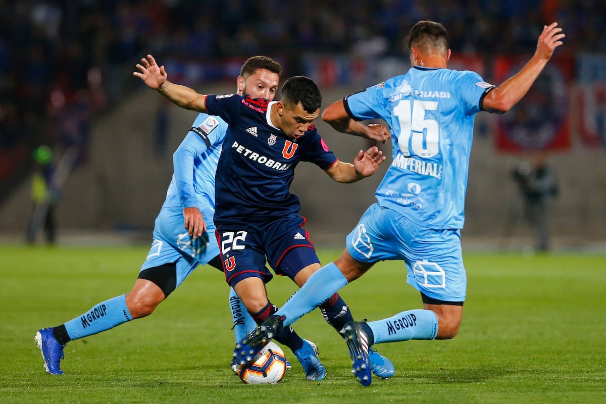 Leonardo Fernández en su paso por Universidad de Chile en 2019.