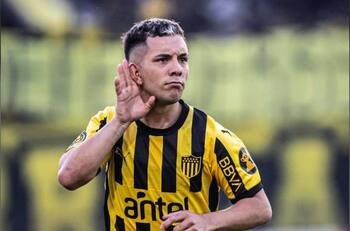 ¡Burlándose del periodismo argentino! Así presentó Peñarol a Leonardo Fernández