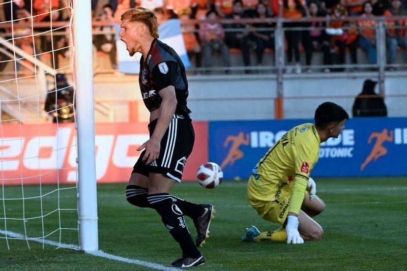 celebrando su gol por Colo Colo ante Cobreloa en la Copa Chile (Foto: Aton)