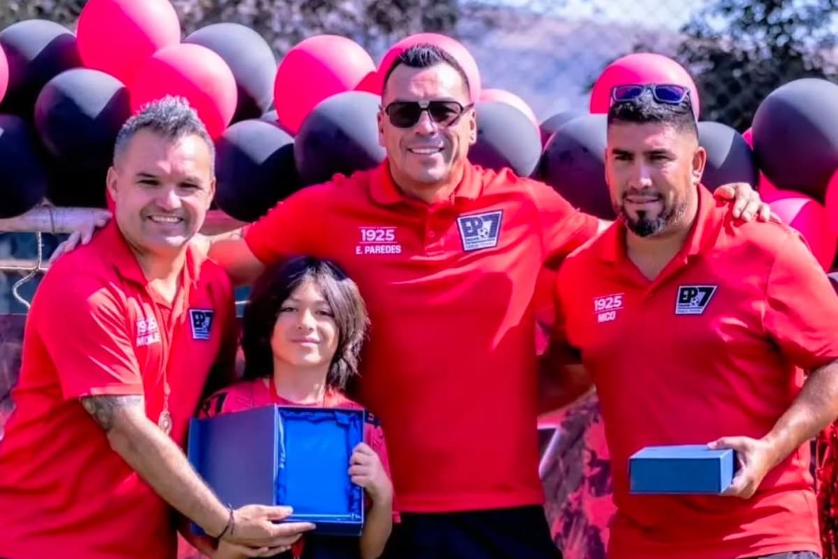 La Pulga Atómica comanda una escuela junto a Esteban Paredes.