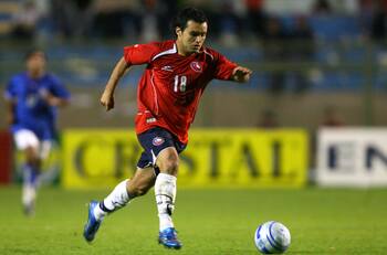 “En el fútbol chileno ya no salen goleadores porque se perdió el barrio; hoy es fácil debutar en Primera”