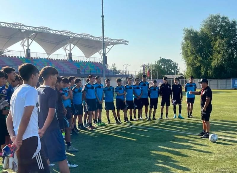 Durante su primera semana de trabajo en Santiago Morning.