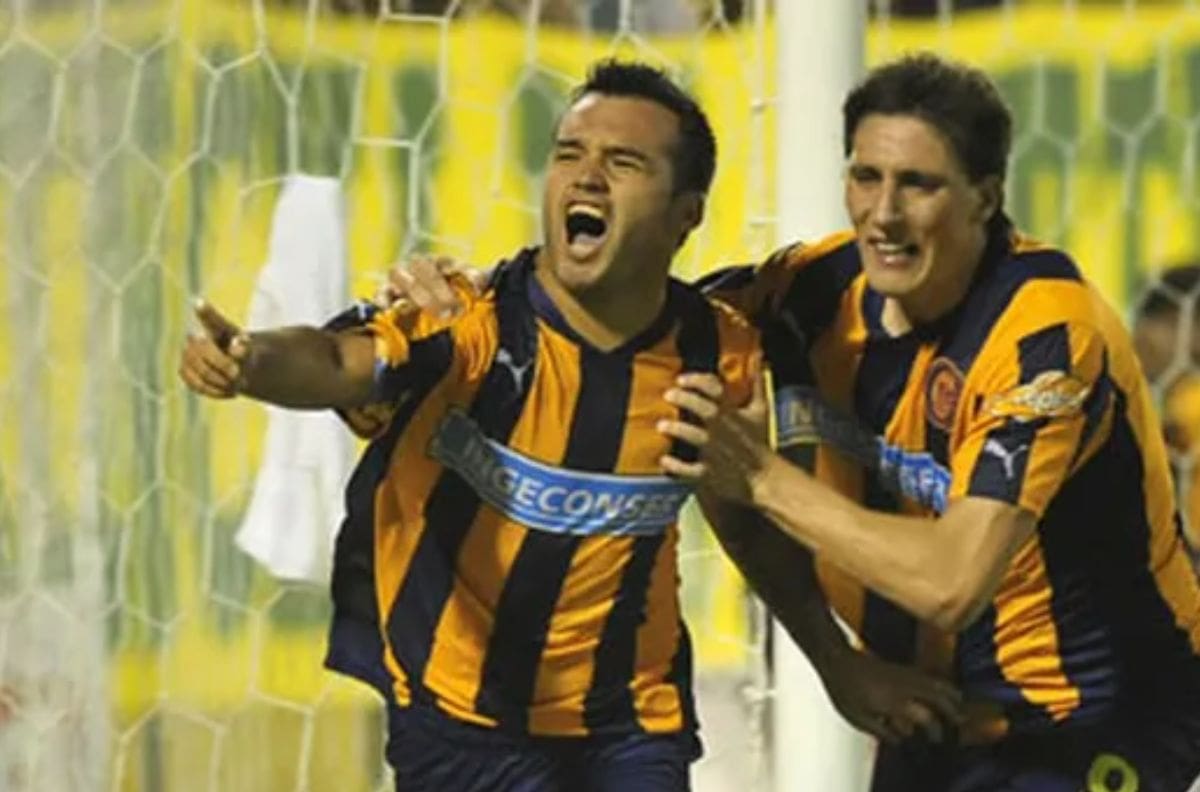 “Cuando jugué en Argentina la barra nos fue a apretar al camarín; son tipos muy poderosos”