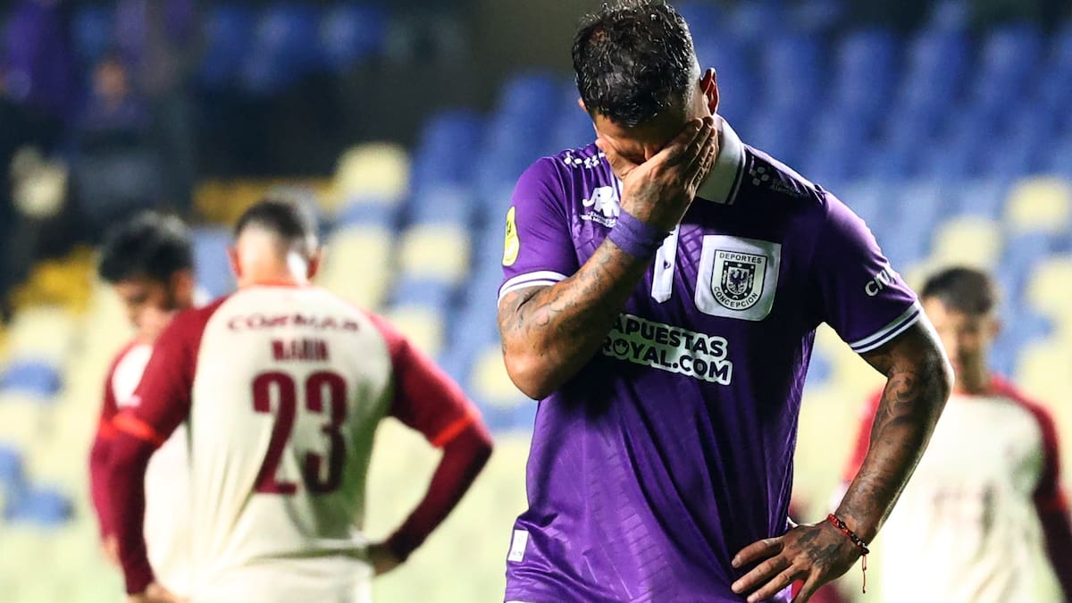 Afectaría a varios equipos: cancha de tradicional estadio del fútbol chileno sufre por sobrecarga de partidos