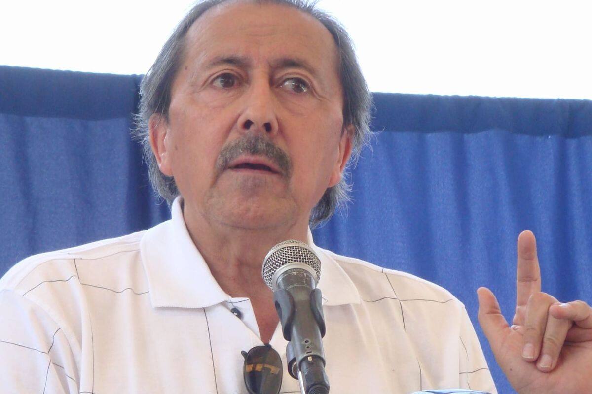 "Pollo" Véliz propuso que los futbolistas se manifiesten contra la violencia en los estadios.