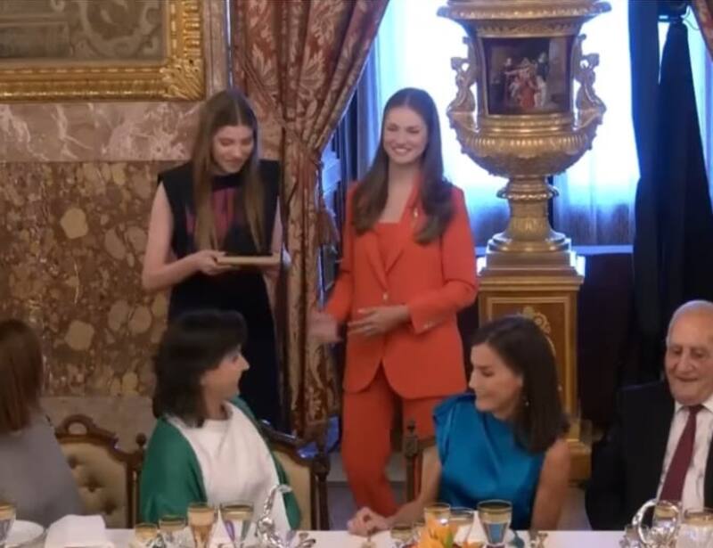 Leonor y Sofía deleitaron a los presentes con emocionantes palabras. Créditos: Instagram