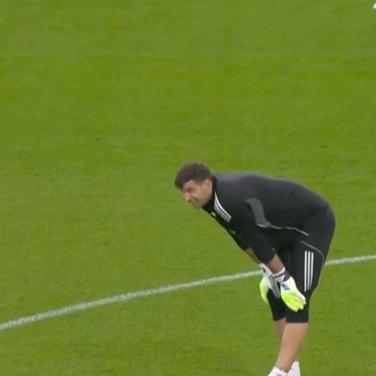 VIDEO | Insólita lesión de Dibu Martínez en la Premier League preocupa a Argentina de cara al Mundial