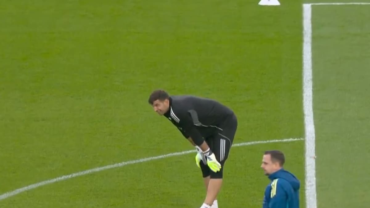 VIDEO | Insólita lesión de Dibu Martínez en la Premier League preocupa a Argentina de cara al Mundial