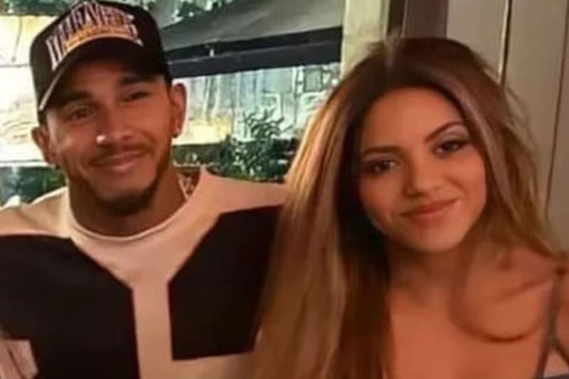 ha sido vinculado varias veces con la cantante Shakira.